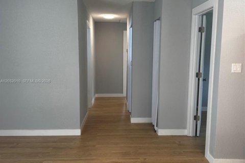 House in Clewiston, Florida 2 bedrooms № 2173361 - photo 16