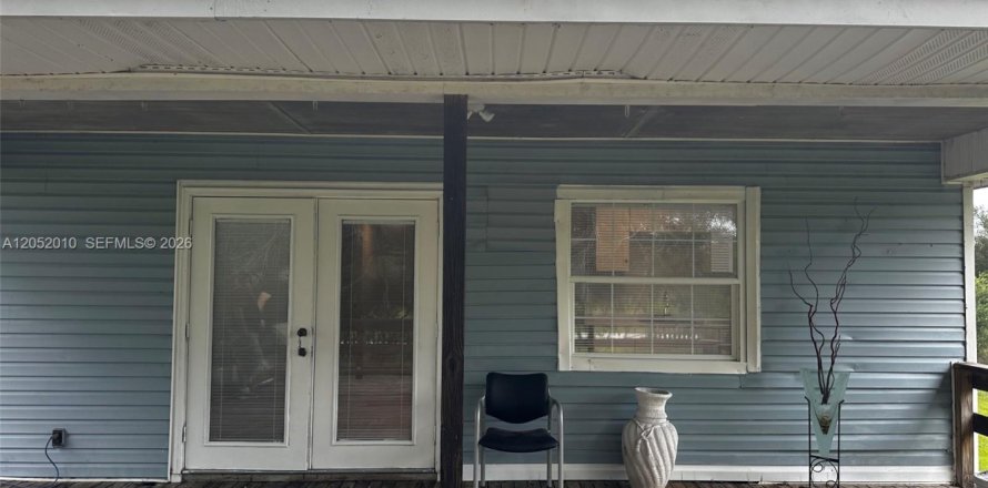 House in Clewiston, Florida 2 bedrooms № 2173361