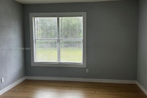 House in Clewiston, Florida 2 bedrooms № 2173361 - photo 10
