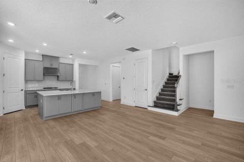 Casa en venta en Zephyrhills, Florida, 5 dormitorios, 283.63 m2 № 2209200 - foto 7