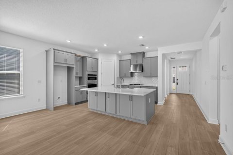 Casa en venta en Zephyrhills, Florida, 5 dormitorios, 283.63 m2 № 2209200 - foto 6