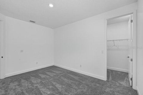 Casa en venta en Zephyrhills, Florida, 5 dormitorios, 283.63 m2 № 2209200 - foto 18