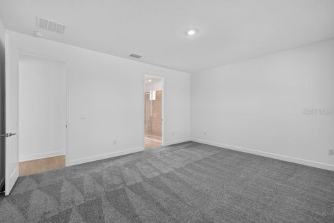 Casa en venta en Zephyrhills, Florida, 5 dormitorios, 283.63 m2 № 2209200 - foto 10