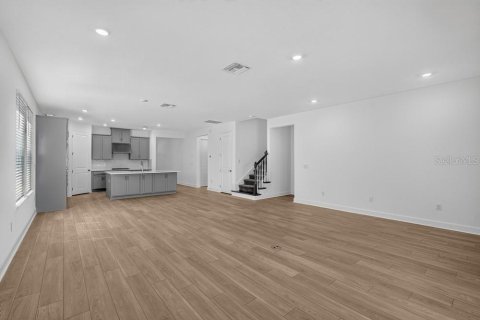 Casa en venta en Zephyrhills, Florida, 5 dormitorios, 283.63 m2 № 2209200 - foto 8