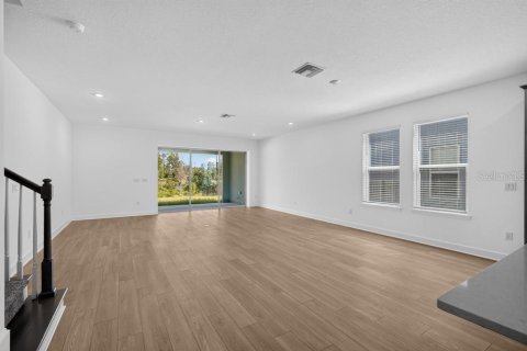 Casa en venta en Zephyrhills, Florida, 5 dormitorios, 283.63 m2 № 2209200 - foto 3