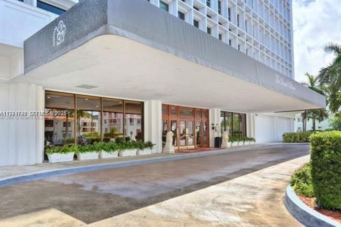 Condominio en alquiler en Coral Gables, Florida, 1 dormitorio, 69.68 m2 № 1999023 - foto 8