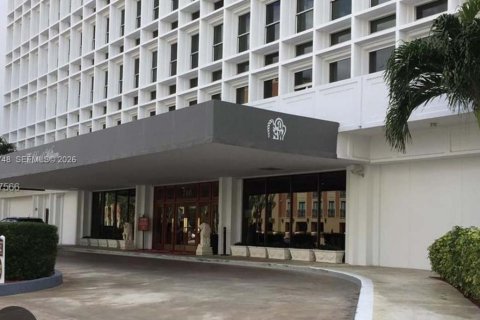 Condominio en alquiler en Coral Gables, Florida, 1 dormitorio, 69.68 m2 № 1999023 - foto 5