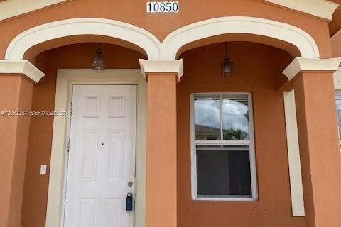 Adosado en Homestead, Florida 3 dormitorios, 146.04 m2 № 2261004