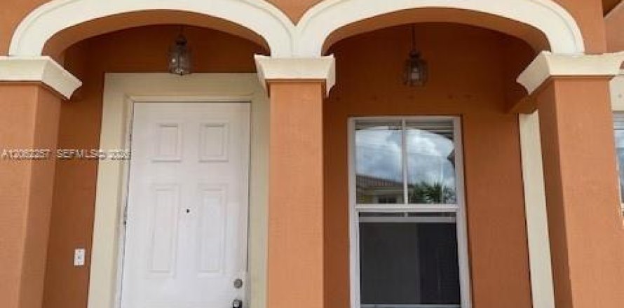 Adosado en Homestead, Florida 3 dormitorios, 146.04 m2 № 2261004
