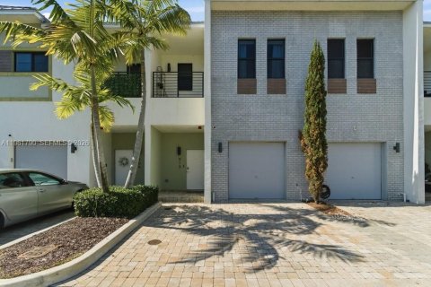 Adosado en venta en Plantation, Florida, 3 dormitorios, 150.13 m2 № 2024530 - foto 1