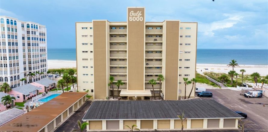 Condo in Saint Pete Beach, Florida, 2 bedrooms  № 2122409