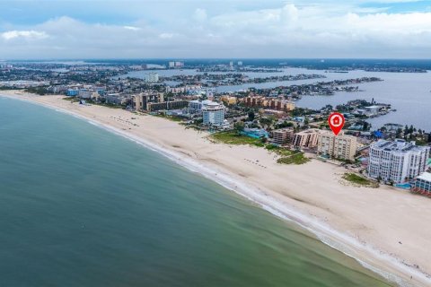 Condo in Saint Pete Beach, Florida, 2 bedrooms  № 2122409 - photo 4