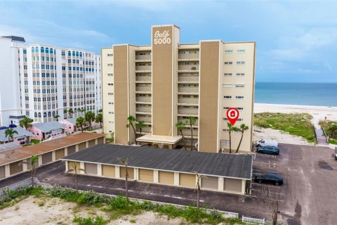Condo in Saint Pete Beach, Florida, 2 bedrooms  № 2122409 - photo 2