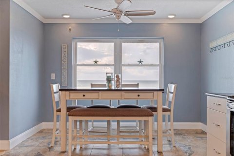 Condo in Saint Pete Beach, Florida, 2 bedrooms  № 2122409 - photo 19
