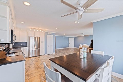Condo in Saint Pete Beach, Florida, 2 bedrooms  № 2122409 - photo 21