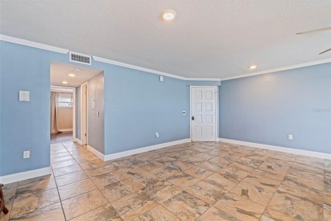Condo in Saint Pete Beach, Florida, 2 bedrooms  № 2122409 - photo 9