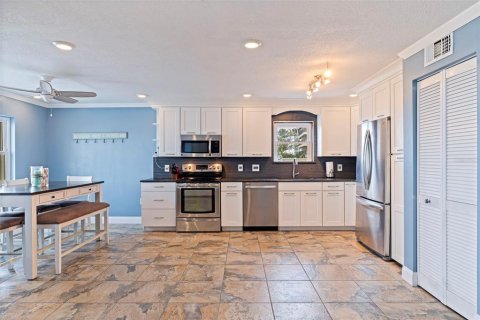 Condo in Saint Pete Beach, Florida, 2 bedrooms  № 2122409 - photo 15