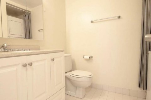 Condo in Miami, Florida, 1 bedroom  № 1861273 - photo 7