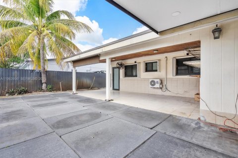 Villa ou maison à vendre à Hialeah, Floride: 3 chambres, 130.43 m2 № 2026178 - photo 24