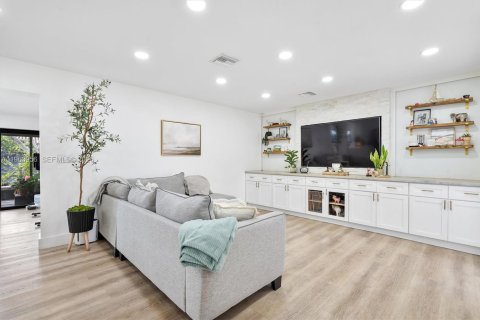 Villa ou maison à vendre à Hialeah, Floride: 3 chambres, 130.43 m2 № 2026178 - photo 3