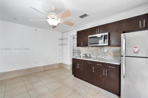 Villa ou maison à vendre à Hialeah, Floride: 3 chambres, 130.43 m2 № 2026178 - photo 20
