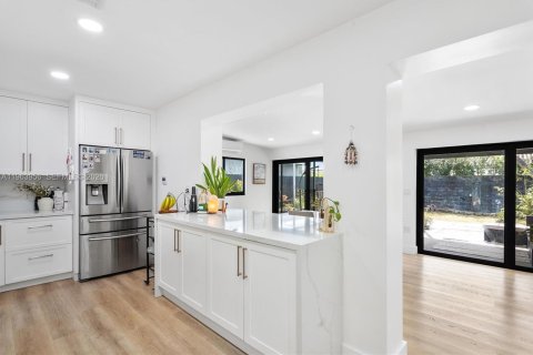 Villa ou maison à vendre à Hialeah, Floride: 3 chambres, 130.43 m2 № 2026178 - photo 7