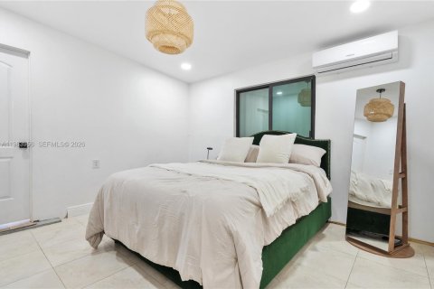 Villa ou maison à vendre à Hialeah, Floride: 3 chambres, 130.43 m2 № 2026178 - photo 11