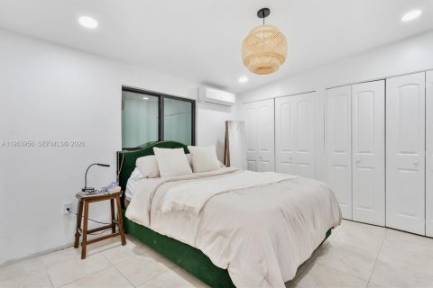 Villa ou maison à vendre à Hialeah, Floride: 3 chambres, 130.43 m2 № 2026178 - photo 10