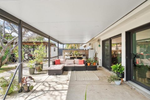 Villa ou maison à vendre à Hialeah, Floride: 3 chambres, 130.43 m2 № 2026178 - photo 22