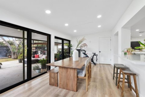 Villa ou maison à vendre à Hialeah, Floride: 3 chambres, 130.43 m2 № 2026178 - photo 6
