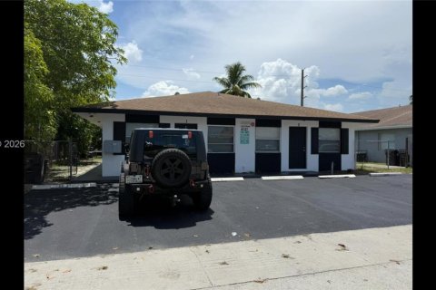 House in Lauderdale Lakes, Florida 1 bedroom, 278.71 sq.m. № 2049321