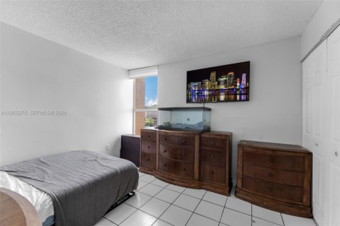 Townhouse in Miami, Florida 4 bedrooms, 121.98 sq.m. № 2012006 - photo 14