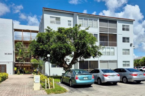 Condominio en Lauderdale Lakes, Florida, 2 dormitorios  № 2253709