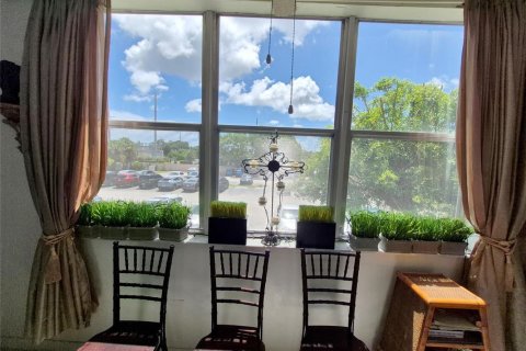 Condo in Lauderdale Lakes, Florida, 2 bedrooms  № 2253709 - photo 11