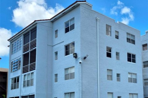Condo in Lauderdale Lakes, Florida, 2 bedrooms  № 2253709 - photo 2