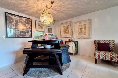 Condo in Lauderdale Lakes, Florida, 2 bedrooms  № 2253709 - photo 4