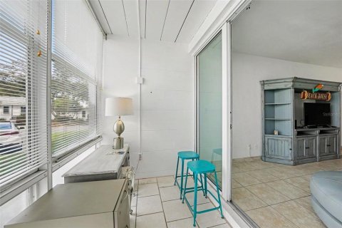 Condo in Saint Pete Beach, Florida, 1 bedroom № 2099773 - photo 15