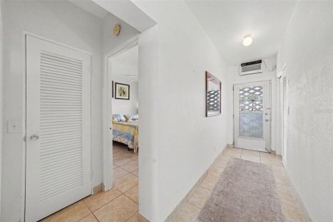 Condo in Saint Pete Beach, Florida, 1 bedroom № 2099773 - photo 12