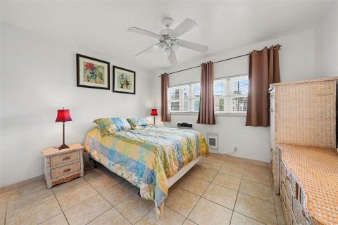 Condo in Saint Pete Beach, Florida, 1 bedroom № 2099773 - photo 5