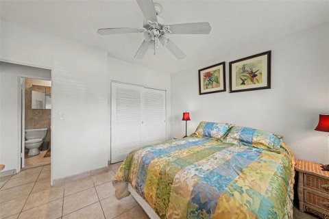 Condo in Saint Pete Beach, Florida, 1 bedroom № 2099773 - photo 16