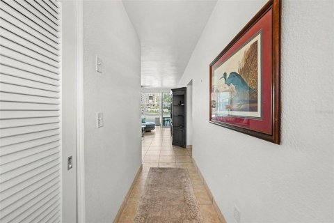 Condo in Saint Pete Beach, Florida, 1 bedroom № 2099773 - photo 7