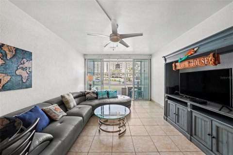 Condo in Saint Pete Beach, Florida, 1 bedroom № 2099773 - photo 2