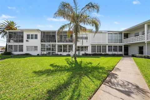 Condo in Saint Pete Beach, Florida, 1 bedroom № 2099773