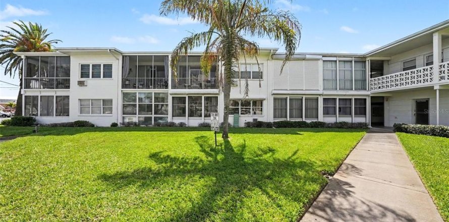 Condo in Saint Pete Beach, Florida, 1 bedroom № 2099773