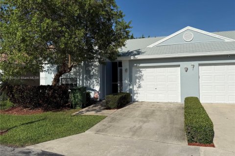 Купить виллу или дом в Хомстед, Флорида 2 спальни, 108.79м2, № 1972533 - фото 2