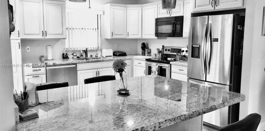 Дом в Хомстед, Флорида 2 спальни, 108.79м2 № 1972533