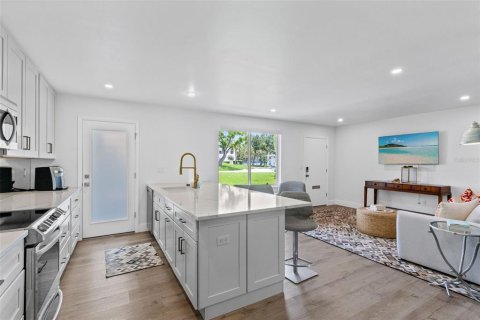 Condo in Maitland, Florida, 2 bedrooms  № 2259490 - photo 9