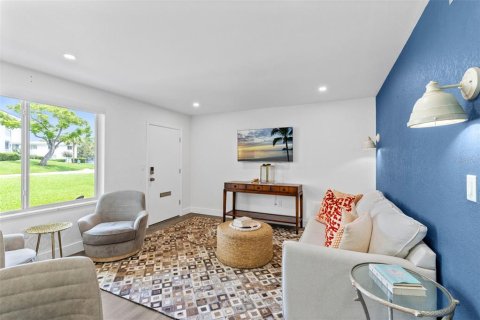 Condo in Maitland, Florida, 2 bedrooms  № 2259490 - photo 5