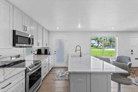 Condo in Maitland, Florida, 2 bedrooms  № 2259490 - photo 10