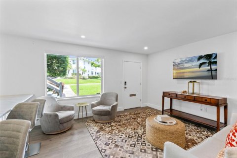 Condo in Maitland, Florida, 2 bedrooms  № 2259490 - photo 7